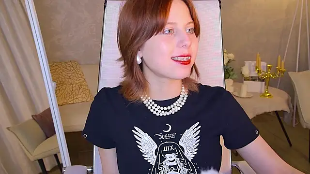 Snapshot of VivienneHebert chatting on May 19, 1:56 am VivienneHebert online show from May 19, 1:56 am