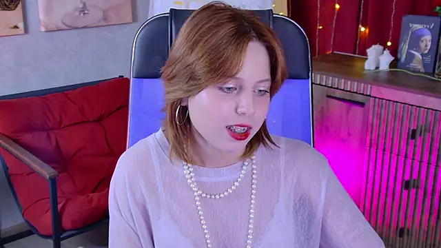 Snapshot of VivienneHebert chatting on June 2, 12:29 pm VivienneHebert online show from June 2, 12:29 pm