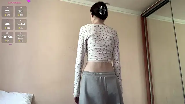 Snapshot of LaurenBlade chatting on May 21, 8:32 am LaurenBlade online show from May 21, 8:32 am
