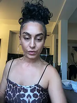 CurlyRouge online show from June 9, 5:46 pm
