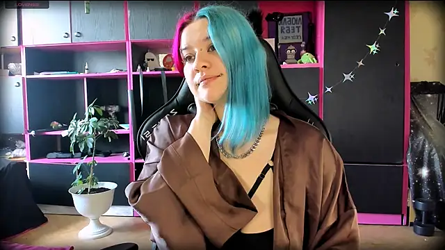 Snapshot of Neon_Baddie chatting on July 14, 8:08 am Neon Baddie online show from July 14, 8:08 am