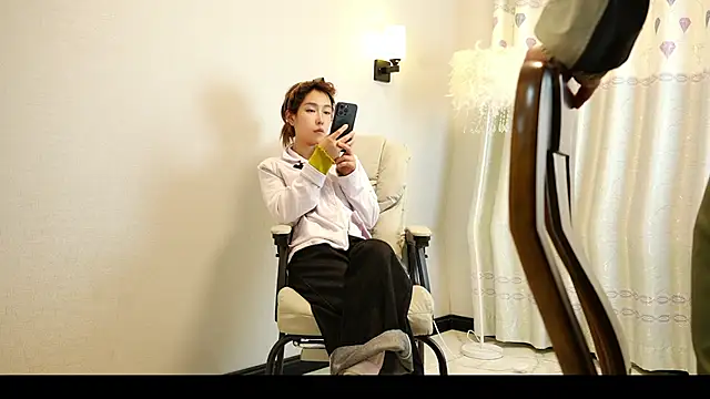 Mia--11 online show from April 13, 1:38 pm