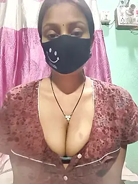 Snapshot of BaddieUnleashed chatting on April 13, 5:40 pm BaddieUnleashed online show from April 13, 5:40 pm