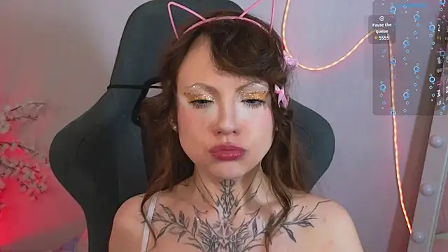 EricaMoonn online show from April 21, 9:04 am