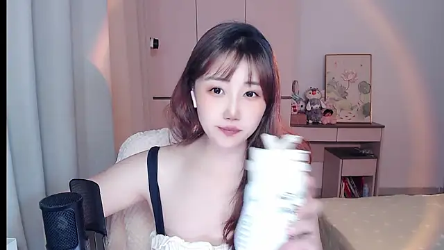 Snapshot of MissBunny_2026 chatting on May 12, 2:03 pm MissBunny 2026 online show from May 12, 2:03 pm