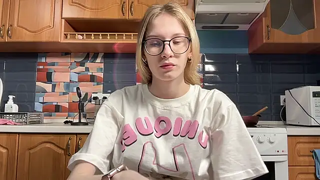 eileencrowday online show from April 21, 3:02 am