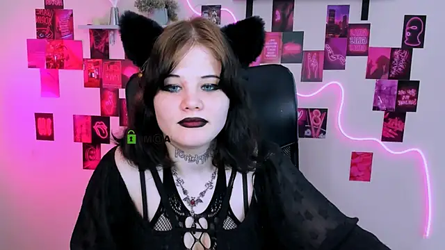 nikki kiss  online show from May 21, 9:16 am