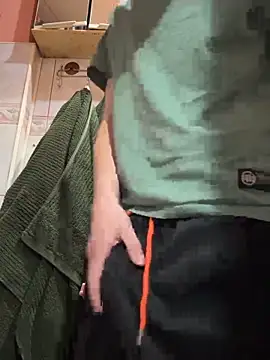 Snapshot of eryk83638 chatting on April 13, 4:12 pm eryk83638 online show from April 13, 4:12 pm