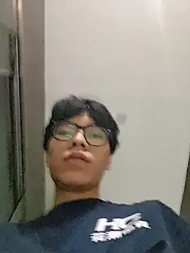 Snapshot of Q24Q- chatting on April 15, 5:31 pm Q24Q- online show from April 15, 5:31 pm