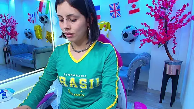 Snapshot of Patme_queen chatting on June 16, 7:27 pm Patme queen online show from June 16, 7:27 pm