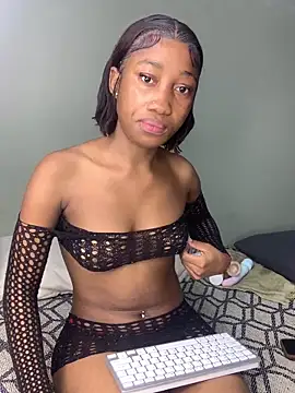 Snapshot of Petite_BUNNYWORXXX chatting on April 21, 12:56 am Petite BUNNYWORXXX online show from April 21, 12:56 am