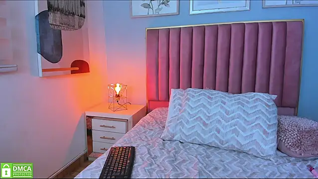Snapshot of butterflydoll_ chatting on June 11, 7:01 pm butterflydoll online show from June 11, 7:01 pm
