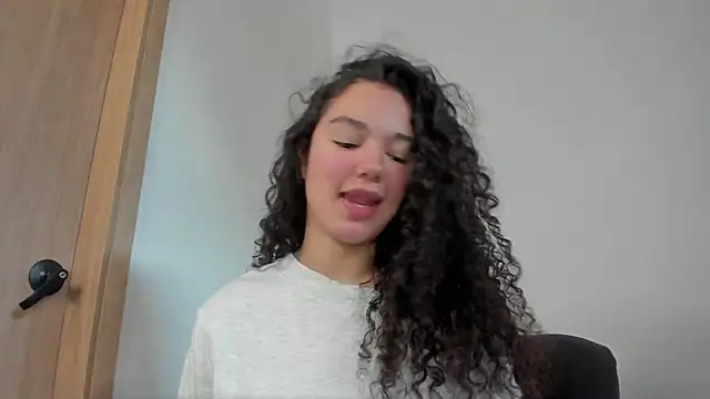 Snapshot of MiaRouseex chatting on May 14, 2:57 pm MiaRouseex online show from May 14, 2:57 pm