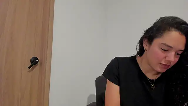 Snapshot of MiaRouseex chatting on May 27, 9:45 pm MiaRouseex online show from May 27, 9:45 pm