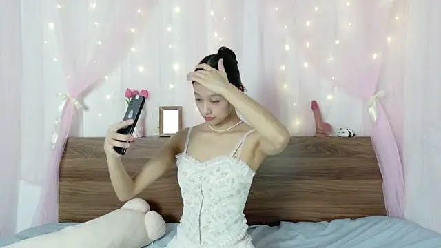 Snapshot of shy_pink_doll chatting on July 21, 3:36 pm shy pink doll online show from July 21, 3:36 pm