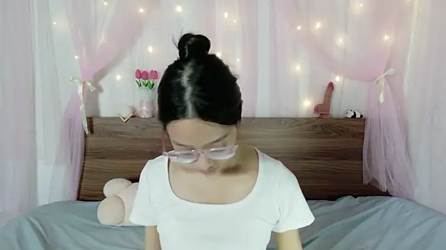 Snapshot of shy_pink_doll chatting on July 22, 3:48 pm shy pink doll online show from July 22, 3:48 pm