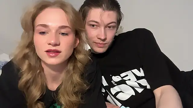 Snapshot of swaggenjoyer chatting on April 15, 12:23 pm swaggenjoyer online show from April 15, 12:23 pm