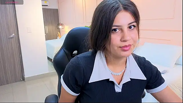 OLIVIA GARCIA   online show from April 15, 12:23 pm