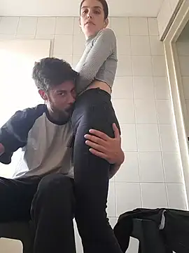 Snapshot of catsqueens chatting on April 15, 5:53 pm catsqueens online show from April 15, 5:53 pm