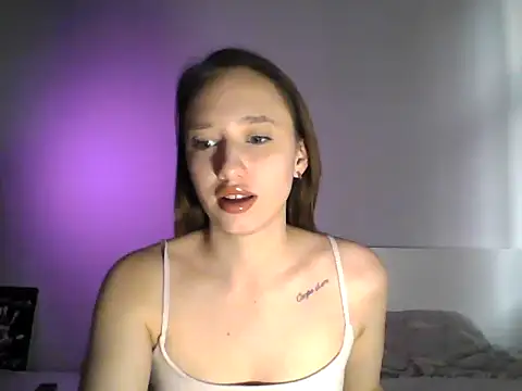 Snapshot of DarkMirel chatting on April 17, 4:54 pm DarkMirel online show from April 17, 4:54 pm