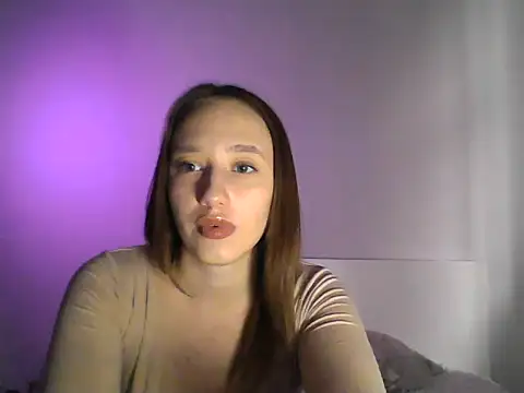 Snapshot of DarkMirel chatting on April 20, 2:42 pm DarkMirel online show from April 20, 2:42 pm
