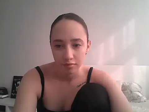 Snapshot of DarkMirel chatting on April 27, 2:04 pm DarkMirel online show from April 27, 2:04 pm