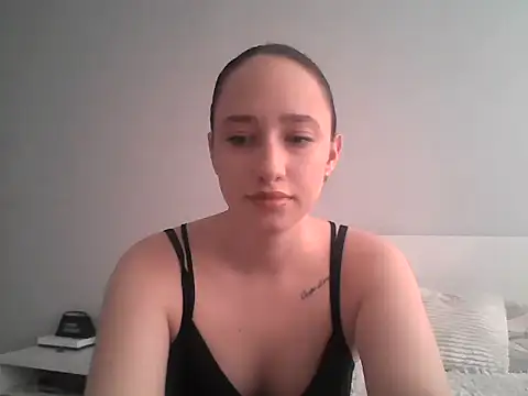 Snapshot of DarkMirel chatting on April 28, 1:27 pm DarkMirel online show from April 28, 1:27 pm