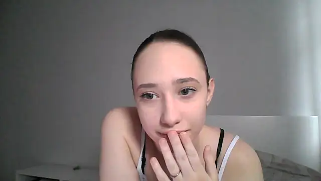 Snapshot of DarkMirel chatting on May 18, 12:11 pm DarkMirel online show from May 18, 12:11 pm