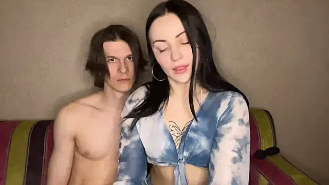 YourHottestCouple online show from April 15, 7:43 pm