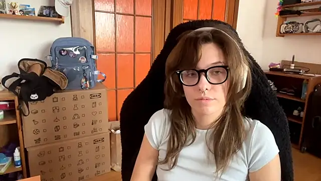 PillowPeachX online show from April 20, 3:48 pm