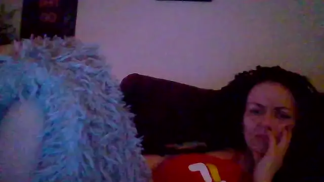 Snapshot of shyhornymommy chatting on April 18, 12:36 am shyhornymommy online show from April 18, 12:36 am