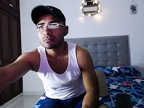 zeussexyhot online show from April 23, 3:52 am