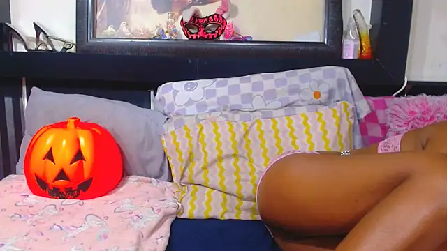 Snapshot of YoungBarbiexx chatting on June 11, 2:53 am YoungBarbiexx online show from June 11, 2:53 am