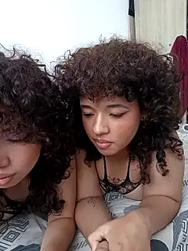 Chloe and Violeta online show from July 10, 1:25 pm