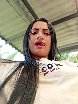 Snapshot of DaniellaGiraldo chatting on May 18, 4:24 pm DaniellaGiraldo online show from May 18, 4:24 pm