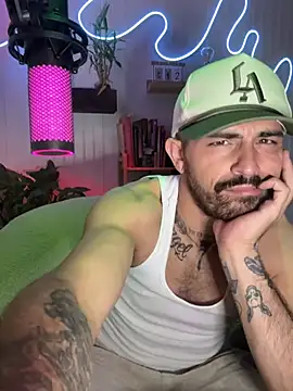 Snapshot of NickyThix chatting on April 14, 4:07 am NickyThix online show from April 14, 4:07 am