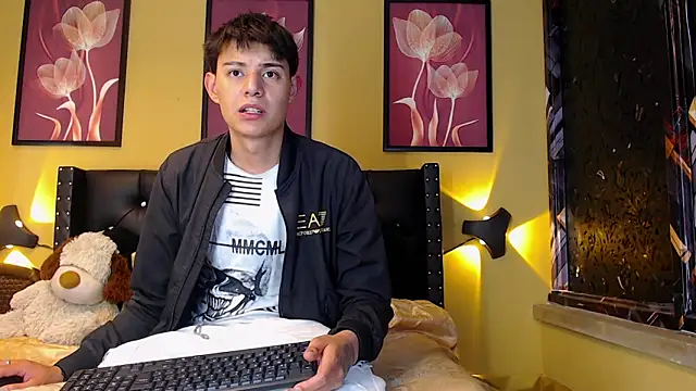 luckk  online show from April 21, 7:03 am