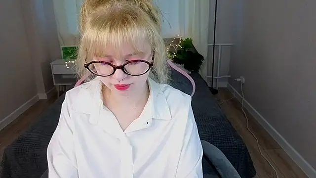 Snapshot of Helen_Carson chatting on May 26, 12:06 am Helen Carson online show from May 26, 12:06 am