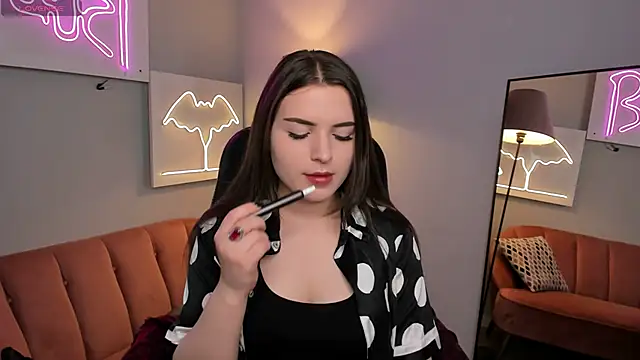 Snapshot of AliceLiador_ chatting on May 17, 2:35 pm AliceLiador online show from May 17, 2:35 pm
