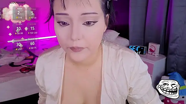 Snapshot of sophiepixel chatting on July 1, 3:19 am sophiepixel online show from July 1, 3:19 am