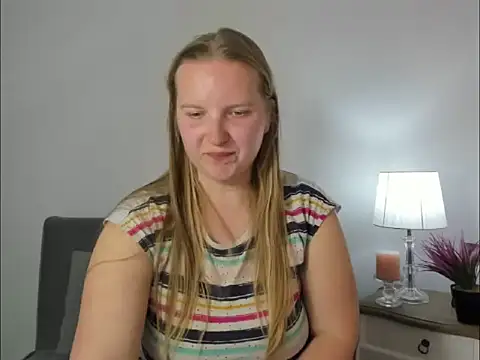 Snapshot of RoseTeacherX chatting on April 24, 5:37 pm RoseTeacherX online show from April 24, 5:37 pm