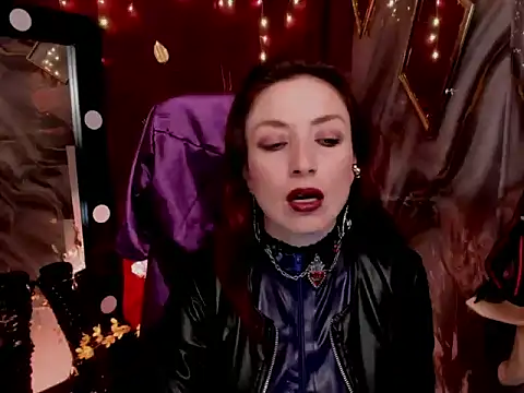 Snapshot of Queenscarlettsecret chatting on May 1, 4:55 pm Queenscarlettsecret online show from May 1, 4:55 pm