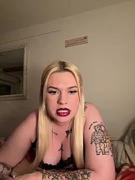 BlondeChaya online show from April 17, 10:13 pm