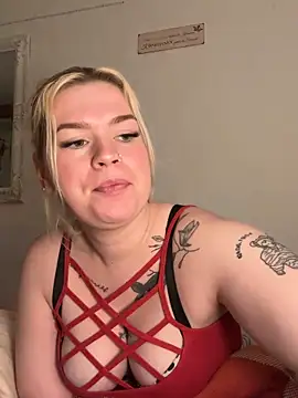 BlondeChaya online show from April 21, 10:10 am