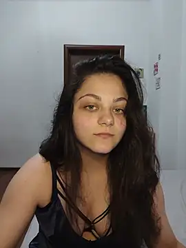Snapshot of _Mikky_lil_ chatting on June 23, 8:40 pm Mikky lil online show from June 23, 8:40 pm