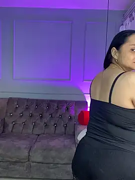 Catalinaa luz online show from April 15, 12:12 pm