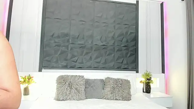 Snapshot of sophia_blade_ chatting on May 20, 2:51 am sophia blade online show from May 20, 2:51 am