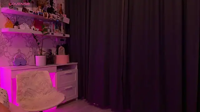 MyNaomi online show from May 31, 5:09 pm