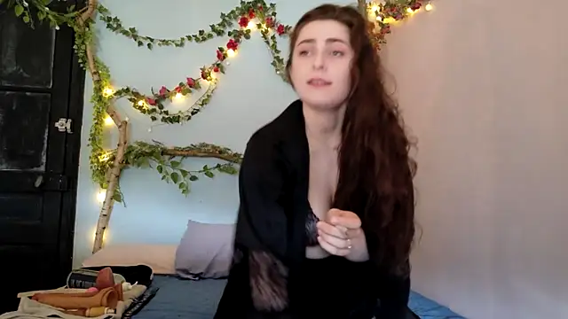 missclochette online show from May 4, 12:01 pm