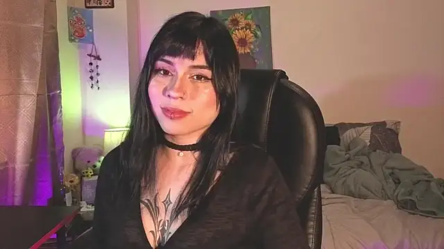 Snapshot of GaiaJonness chatting on May 4, 7:10 pm GaiaJonness online show from May 4, 7:10 pm